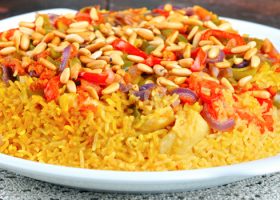 طريقة عمل المقلوبة بالسمك