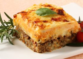 طريقة عمل مكعبات البطاطس باللحمة المفرومة