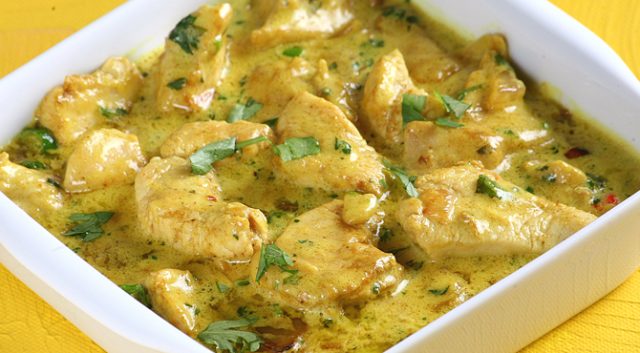 طريقة عمل دجاج بالكاري والفطر