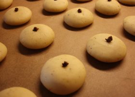 طريقة عمل الغريبة بالقرنفل