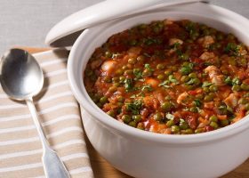 طريقة عمل ايدام البازلاء بالدجاج والجزر