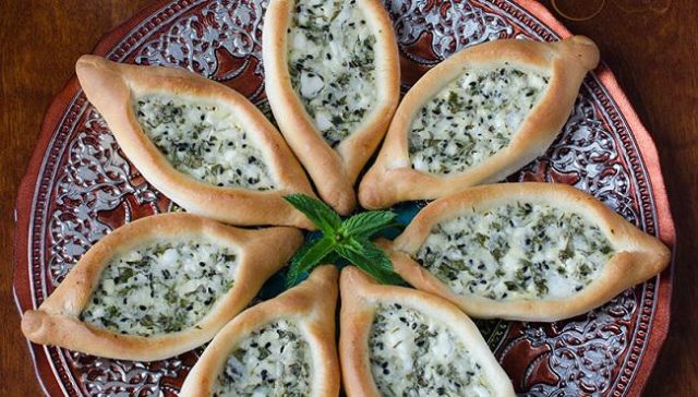طريقة عمل الفطائر بالجبنة والنعناع