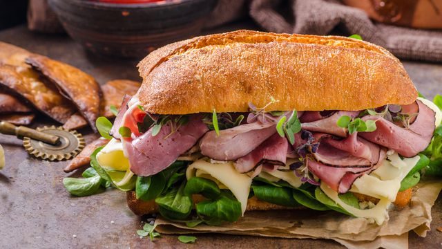 طريقة عمل سندويش روستو اللحم