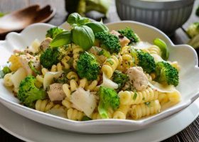 طريقة عمل السلطة الايطالية بالدجاج والمكرونة