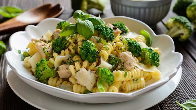 طريقة عمل السلطة الايطالية بالدجاج والمكرونة