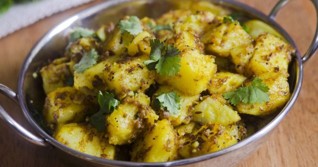 طريقة عمل سلطة بطاطس بالكارى