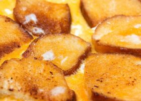 طريقة عمل خبز بالبيض المقلي