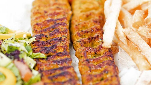 طريقة عمل كباب صدور الدجاج بالصلصة