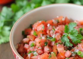 طريقة عمل سلطة الطماطم