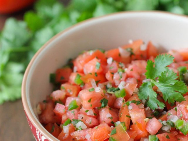 طريقة عمل سلطة الطماطم