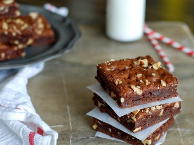 طريقة عمل براونيز كيك بالجوز