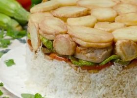 طريقة عمل مقلوبة الدجاج بالبطاطس