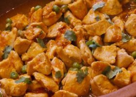 طريقة عمل دجاج بصلصة الطماطم والكاري