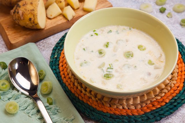 طريقة عمل شوربة البطاطس