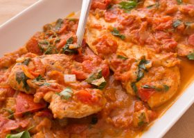 طريقة عمل دجاج بالطحينة وصلصة الطماطم