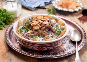 طريقة عمل فتة مسخن الدجاج