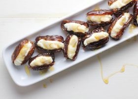 طريقة عمل التمر المحشي بعجينة اللوز