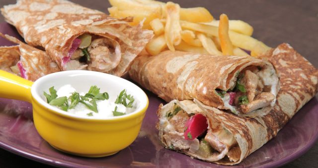 طريقة عمل شاورما الدجاج بالمرقوق