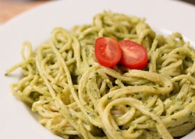 طريقة عمل معكرونة بيستو الجوز