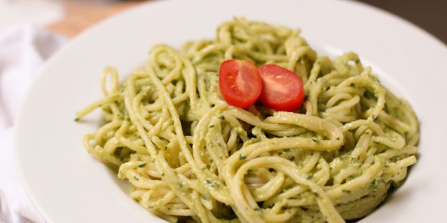 طريقة عمل معكرونة بيستو الجوز