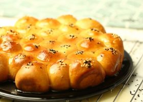 طريقة عمل خلية النحل بالعسل