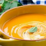 طريقة عمل شوربة القرع الأصفر بالجبنة