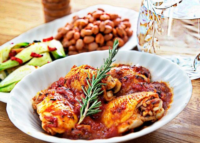 طريقة عمل دجاج بصلصة الطماطم