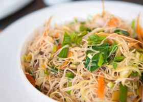 طريقة عمل الشعيرية بالخضار