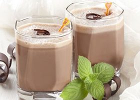 طريقة عمل سموثي الشكولاتة والنعناع