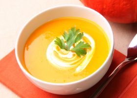 طريقة عمل شوربة اليقطين بالكريمه