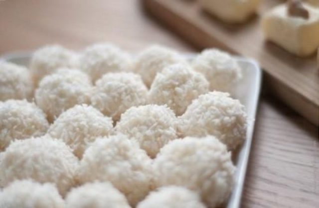 طريقة عمل حلى كرات الثلج