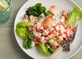 طريقة عمل سلطة السلمون