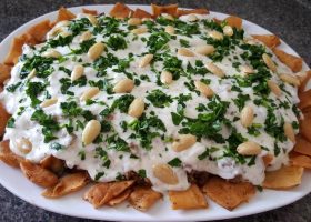 طريقة عمل فتة الباذنجان باللحم المفروم