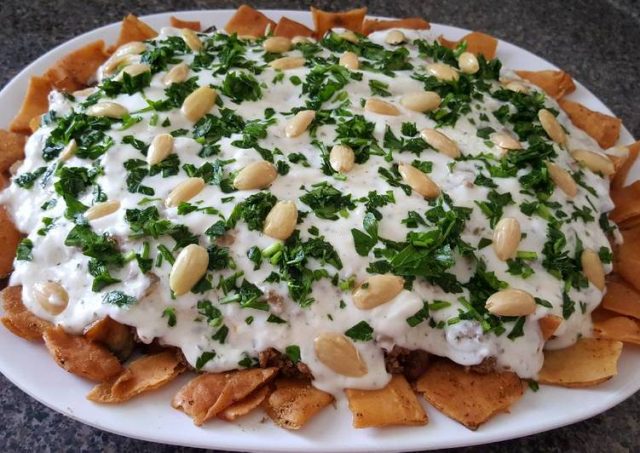 طريقة عمل فتة الباذنجان باللحم المفروم