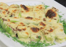 طريقة عمل قوارب الكوسا بالبشاميل