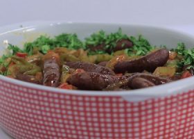 طريقة عمل طاجن السجق بالبطاطس