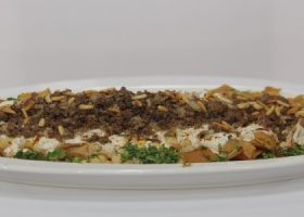 طريقة عمل فتة الحمص باللحم المفروم