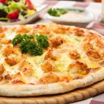 طريقة عمل بيتزا بالدجاج والجبن