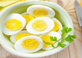 طريقة عمل البيض المسلوق