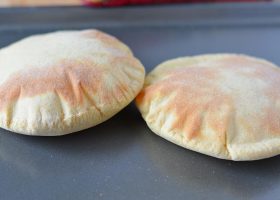 طريقة عمل الخبز اللبناني