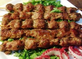 طريقة عمل تتبيلة الكباب المشوي على الفحم