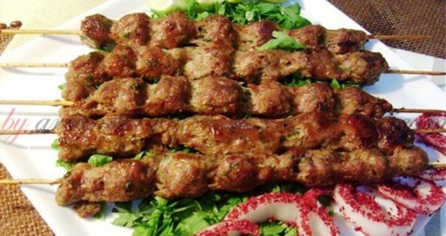 طريقة عمل تتبيلة الكباب المشوي على الفحم