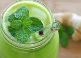 طريقة عمل سموثى حليب جوز الهند بالنعناع