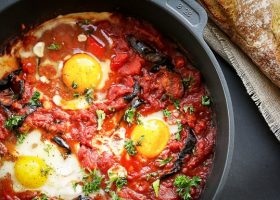 طريقة عمل شكشوكة الباذنجان مع الجبن