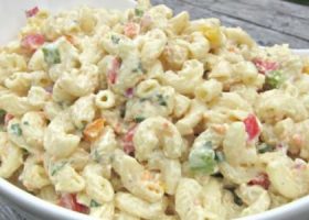 طريقة عمل سلطة المكرونة بالخضار و الجبن