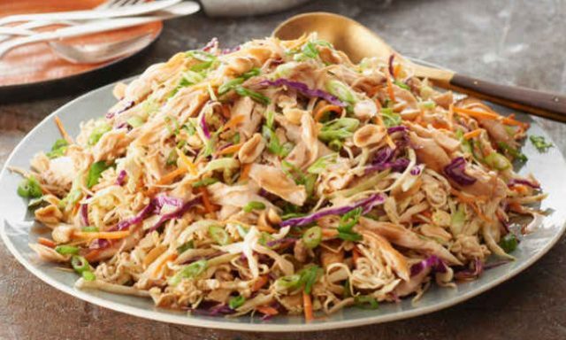 طريقة عمل دجاج صيني مع النودلز