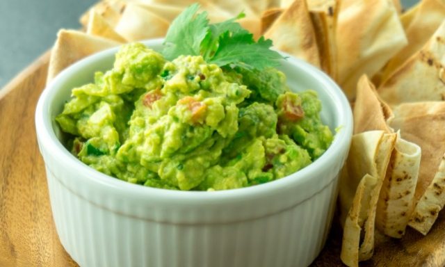 طريقة عمل سلطة الافوكادو المهروسة