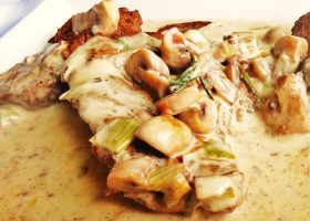 طريقة عمل فيليه دجاج مع صوص الفطر