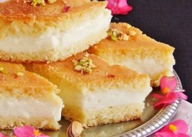 طريقة عمل بسبوسة محشية بالقشطة والنشا