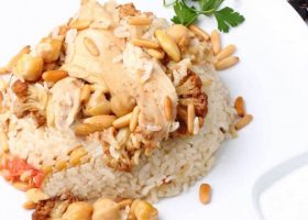 طريقة عمل المقلوبة بالدجاج والزهرة